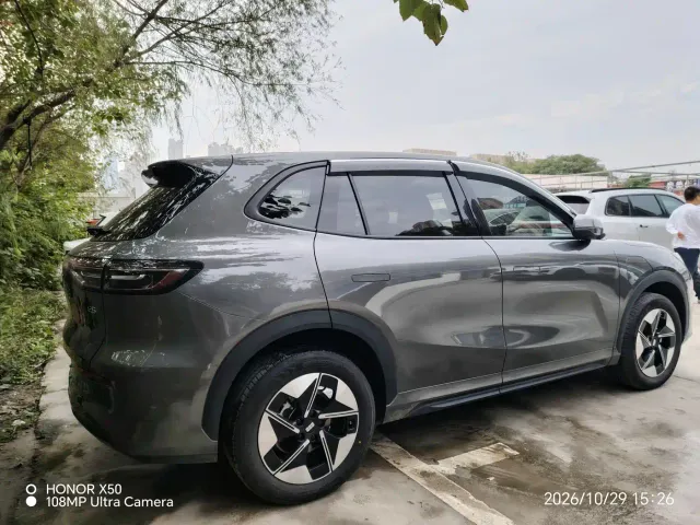 Geely Galaxy E5 — Фото автомобиля 8