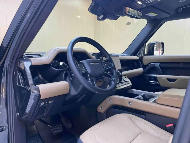 Land Rover Defender — Фото автомобиля 10