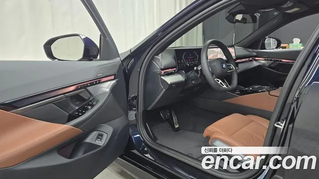 BMW 5-Series 5 серия (G60) 530i xDrive M Sport — Фото автомобиля 9
