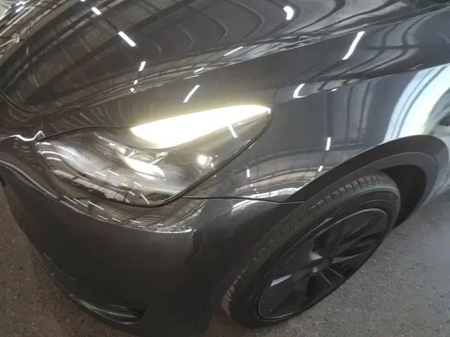 Tesla Model Y — Фото автомобиля 23