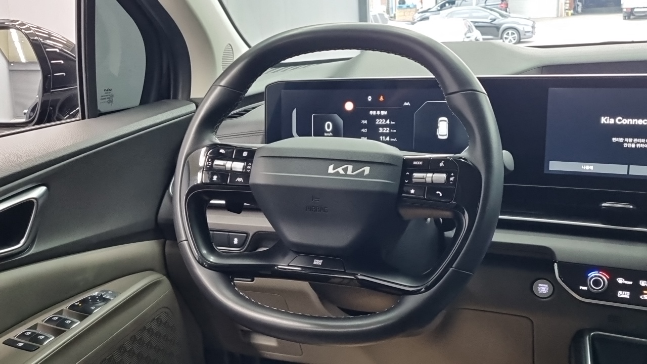 Kia Carnival Generation 4 — Фото автомобиля 9