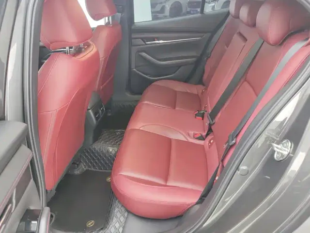 Mazda Axela — Фото автомобиля 11