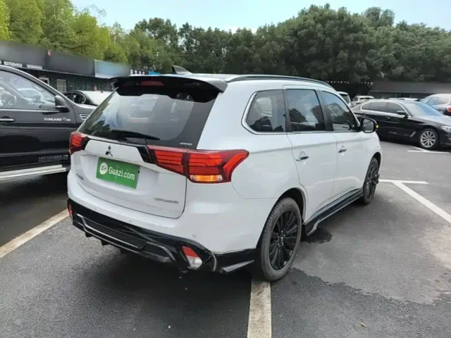 Mitsubishi Outlander — Фото автомобиля 6