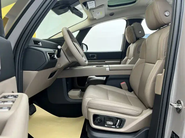 Li Auto MEGA — Фото автомобиля 17