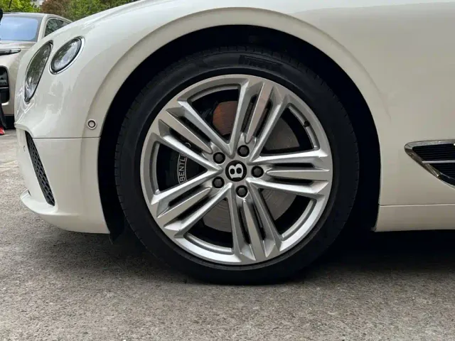 Bentley Continental — Фото автомобиля 9