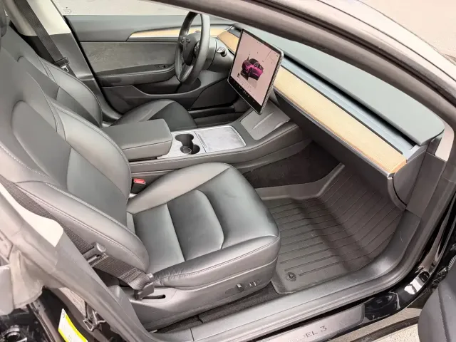 Tesla Model 3 — Фото автомобиля 9