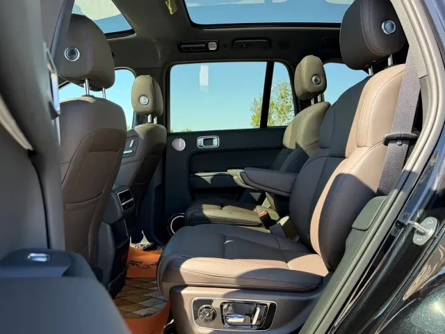 Li Auto L8 — Фото автомобиля 10