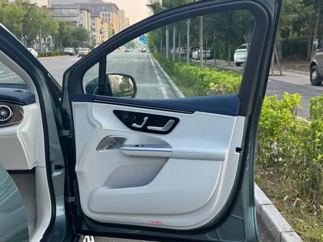 Mercedes-Benz EQE SUV — Фото автомобиля 13