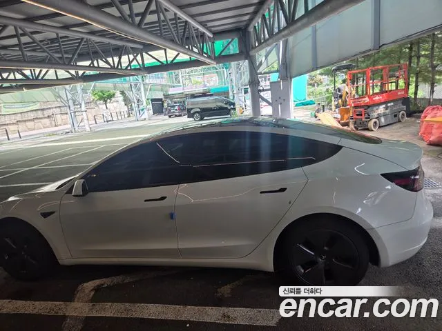 Tesla Model 3 — Фото автомобиля 5