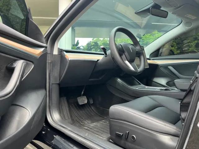 Tesla Model 3 — Фото автомобиля 13