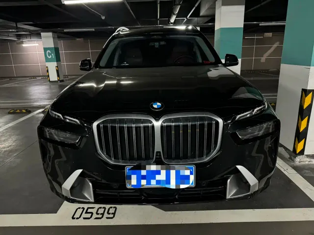 BMW X7 — Фото автомобиля 3