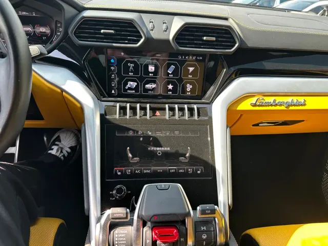 Lamborghini Urus — Фото автомобиля 12