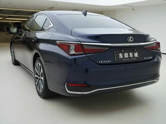 Lexus ES — Фото автомобиля 4