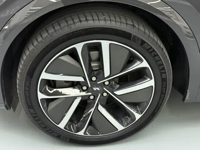 Li Auto L7 — Фото автомобиля 28