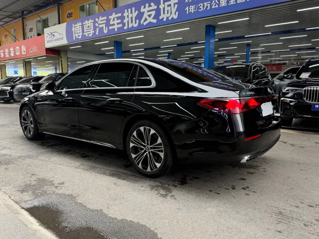 Mercedes-Benz E-Class — Фото автомобиля 20