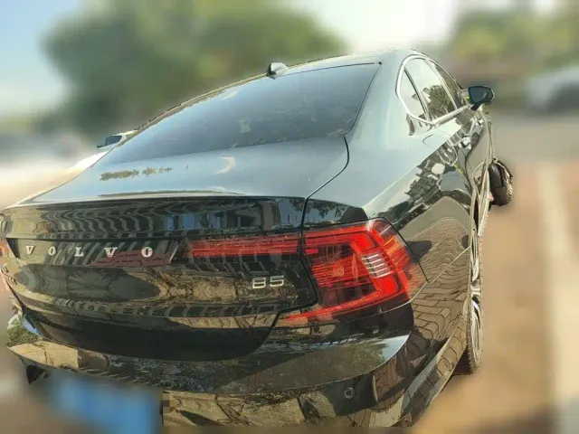 Volvo S90 — Фото автомобиля 3