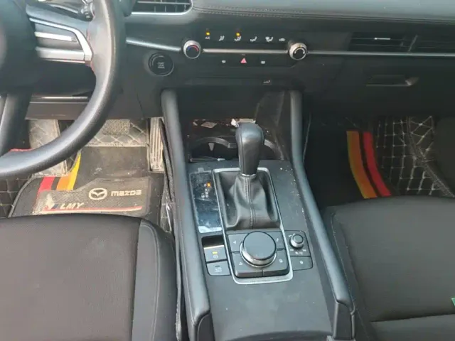 Mazda Axela — Фото автомобиля 13