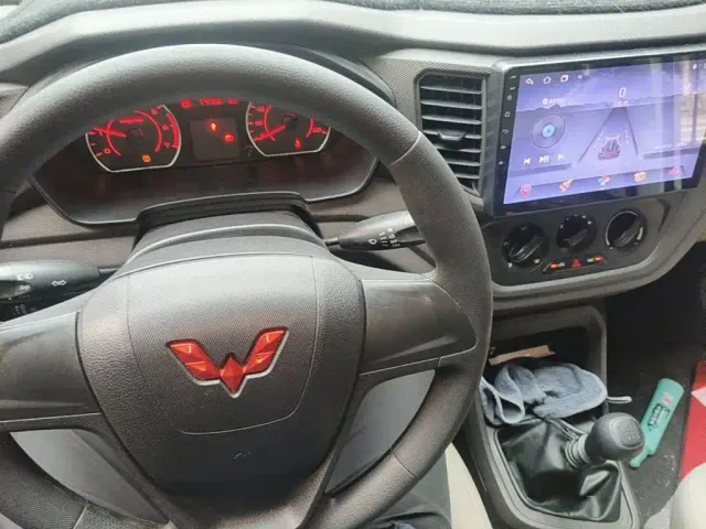 Wuling Hongguang V — Фото автомобиля 12