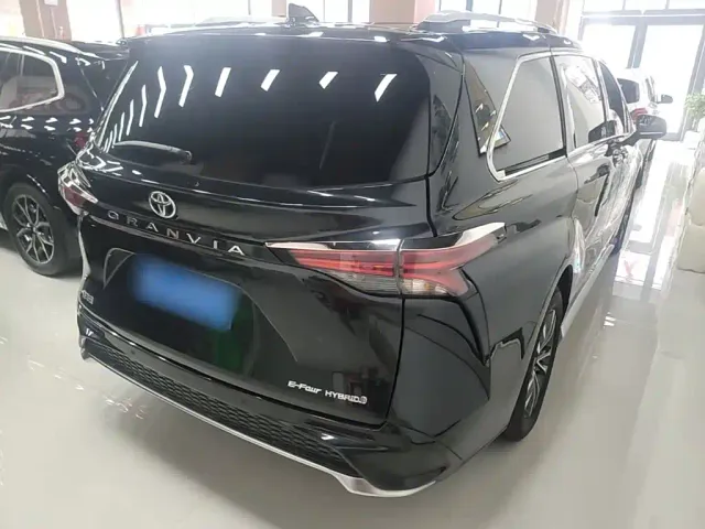 Toyota Granvia — Фото автомобиля 6