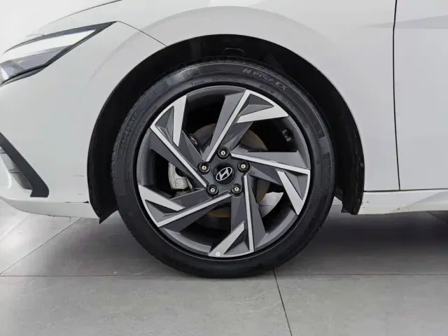 Hyundai Elantra — Фото автомобиля 17