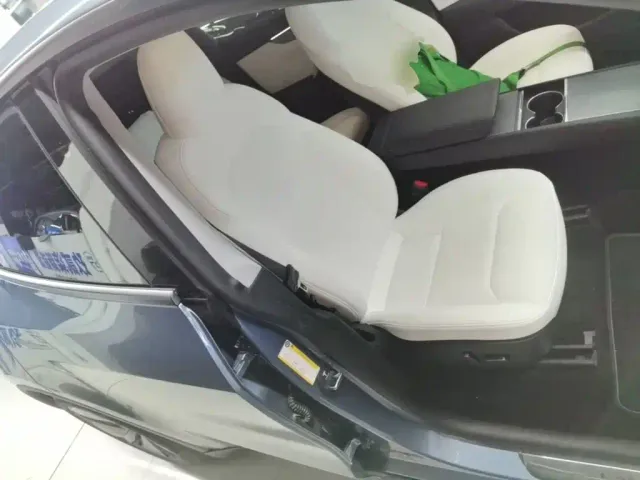 Tesla Model Y — Фото автомобиля 24