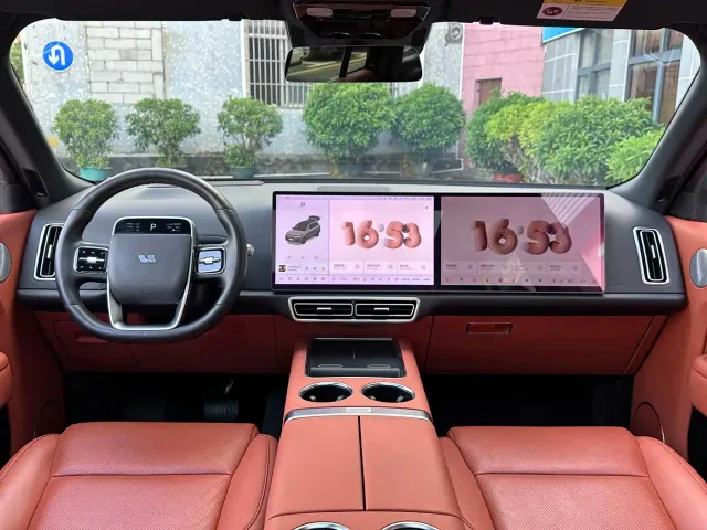Li Auto L8 — Фото автомобиля 4