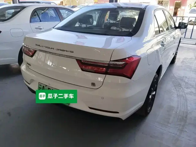 BYD Qin — Фото автомобиля 6