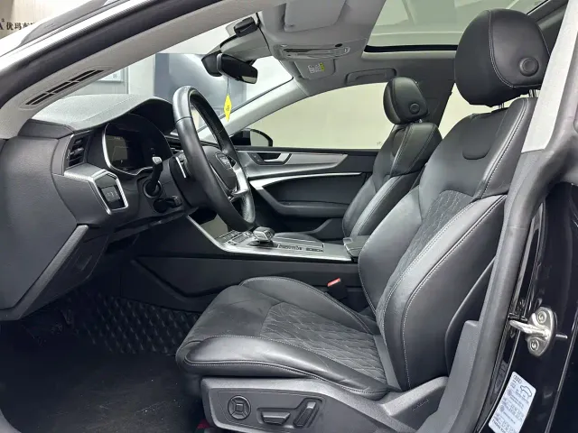 Audi A7L — Фото автомобиля 10