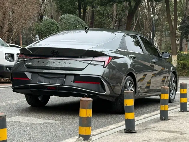 Hyundai Elantra — Фото автомобиля 5
