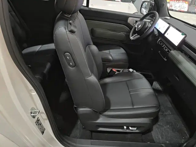 Baojun Yep — Фото автомобиля 24