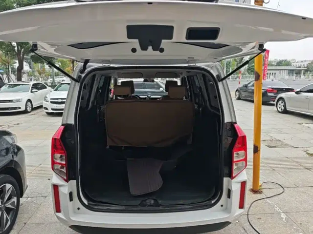 Wuling Hongguang Plus — Фото автомобиля 18