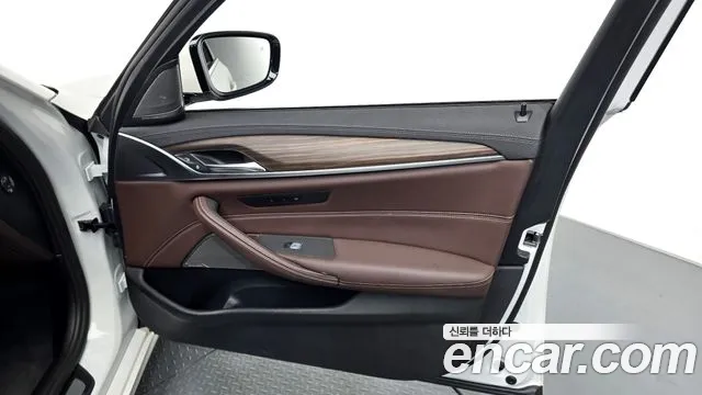 BMW 5 Series G30 — Фото автомобиля 13
