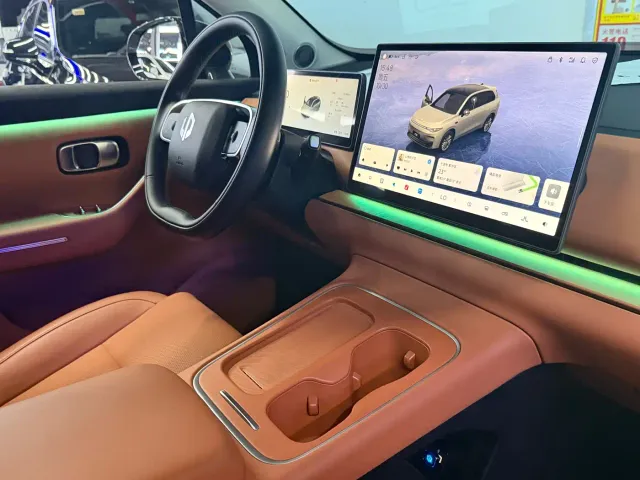 Leapmotor C10 — Фото автомобиля 12