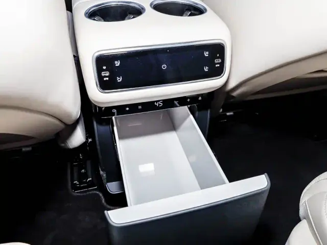 Li Auto L8 — Фото автомобиля 26
