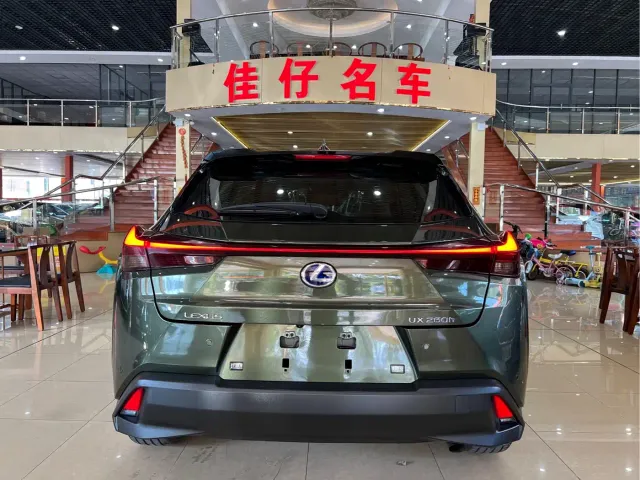 Lexus UX — Фото автомобиля 5