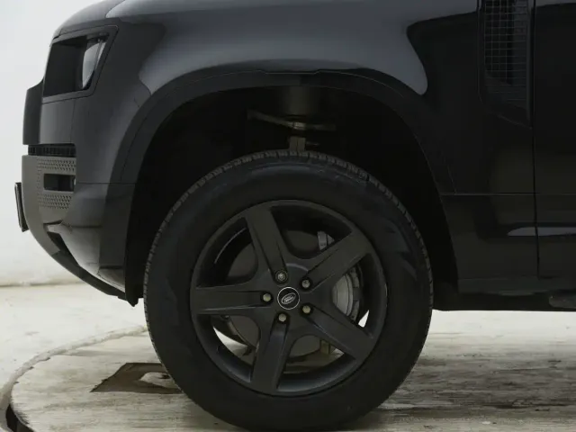 Land Rover Defender — Фото автомобиля 8