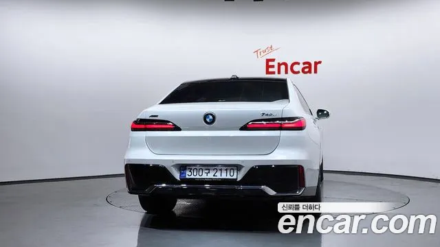 BMW 7-Series — Фото автомобиля 3