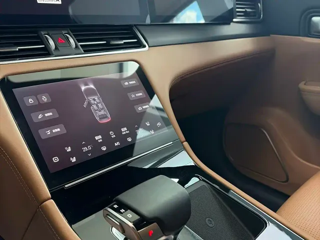 Li Auto ONE — Фото автомобиля 11