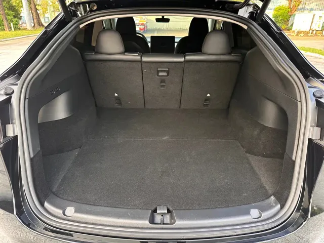 Tesla Model Y — Фото автомобиля 11