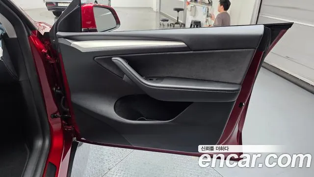Tesla Model Y — Фото автомобиля 14