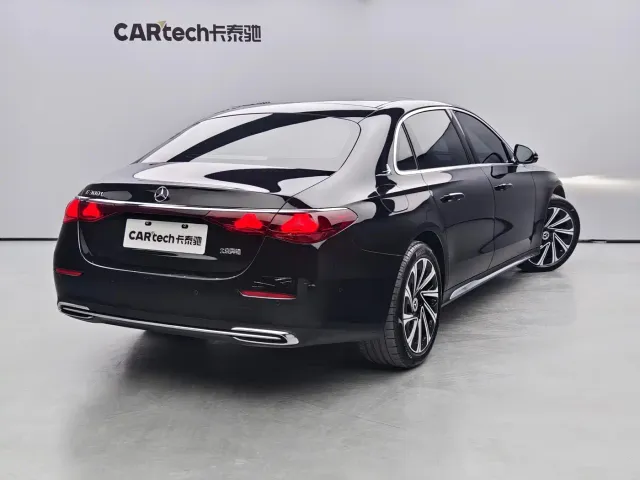 Mercedes-Benz E-Class — Фото автомобиля 3