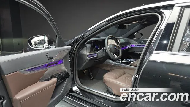 BMW 7 Series G70 — Фото автомобиля 14