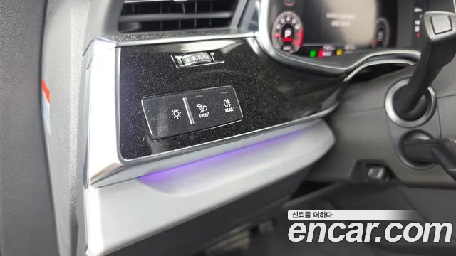 Audi Q8 55 TFSI quattro Premium — Фото автомобиля 14