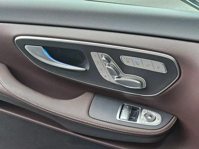 Mercedes-Benz V-Class — Фото автомобиля 21