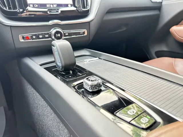 Volvo Volvo XC60 2024 B5 AWD Zhiyi Luxury Edition — Фото автомобиля 16