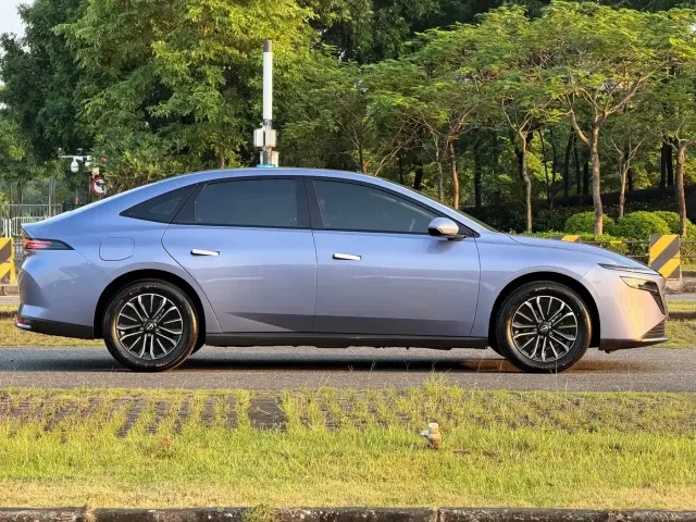 Nissan Nissan N6 2025 Mid Configuration — Фото автомобиля 10