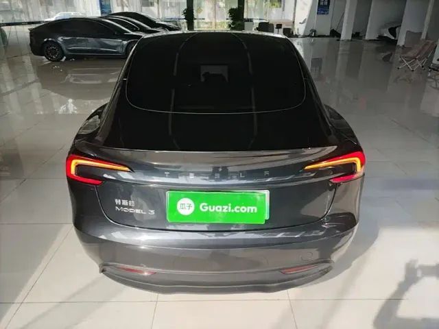 Tesla Model 3 — Фото автомобиля 5