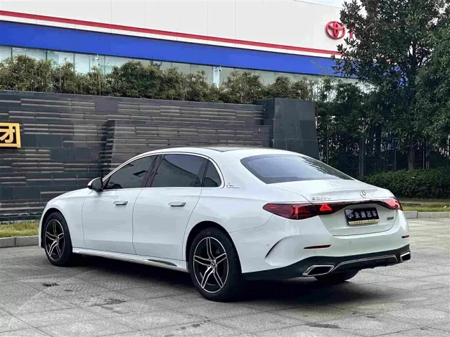 Mercedes-Benz E-Class — Фото автомобиля 16