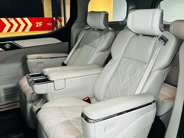 Volvo EM90 — Фото автомобиля 9