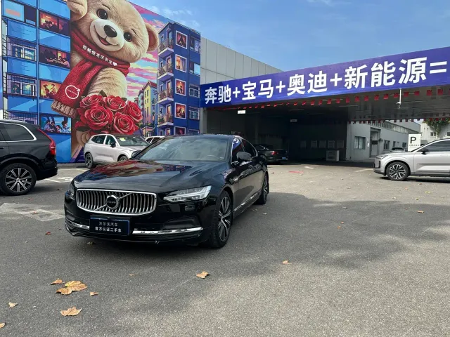 Фотография автомобиля — Volvo S90